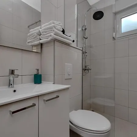 Medo アパート マカルスカ